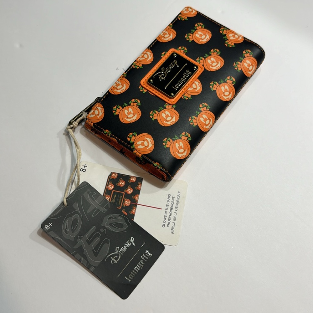 *NEW* DISNEY LOUNGEFLY GLOW IN THE DARK HALLOWEEN PUMPKIN WALLET - Picture 5 of 7